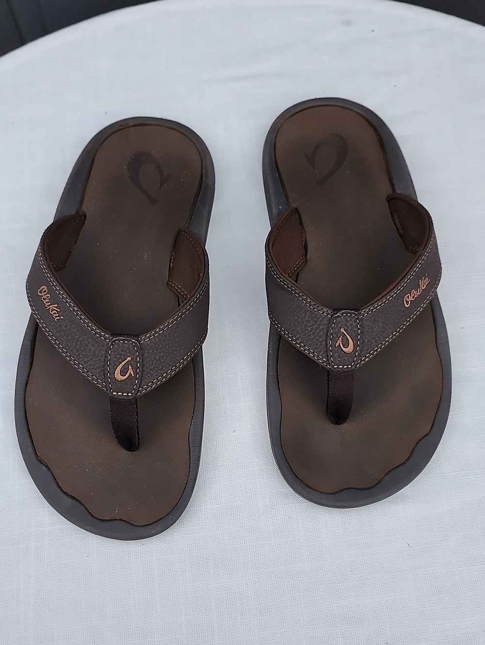 OluKai Brown Leather Thong Sandals with Contrast Stitching